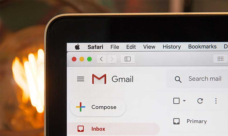 Close-up-computer-screen-gmail-inbox-open