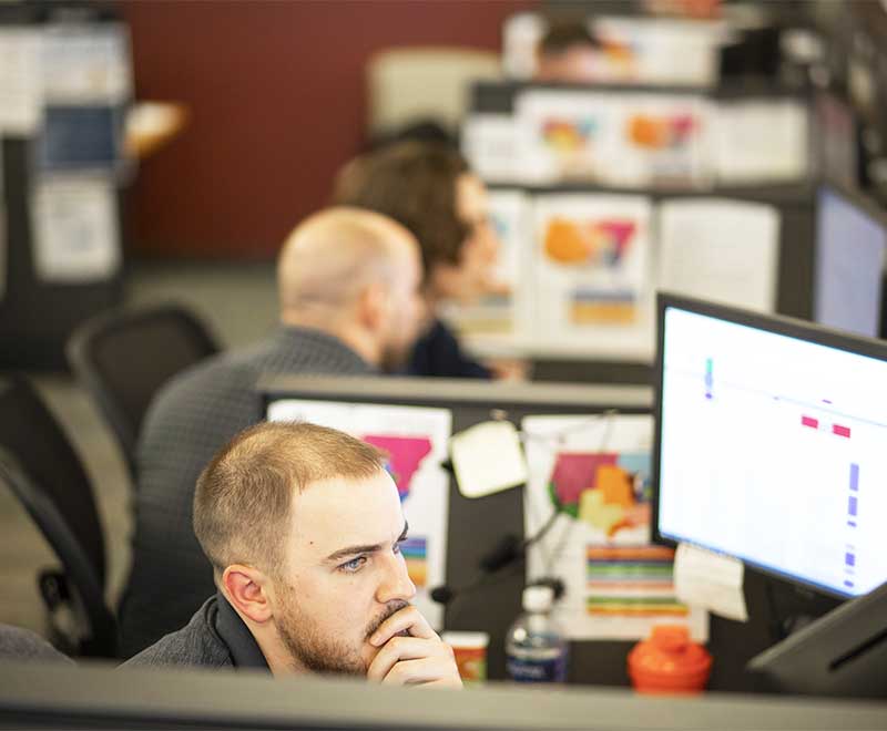 Freight-broker-sitting-at-desk
