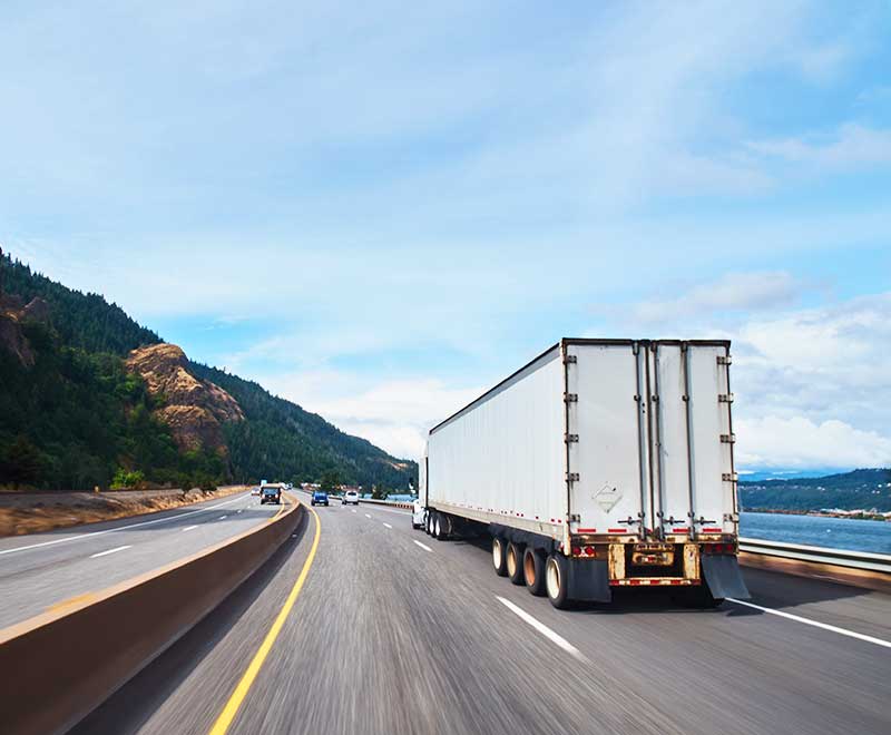 white-semi-truck-dry-van-trailer