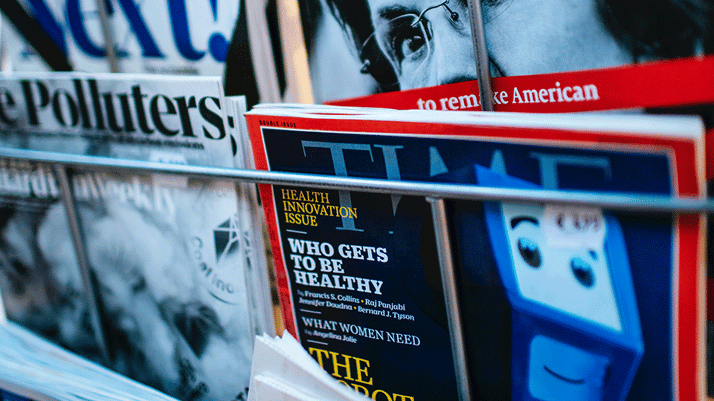 New-Stand-With-Magazines